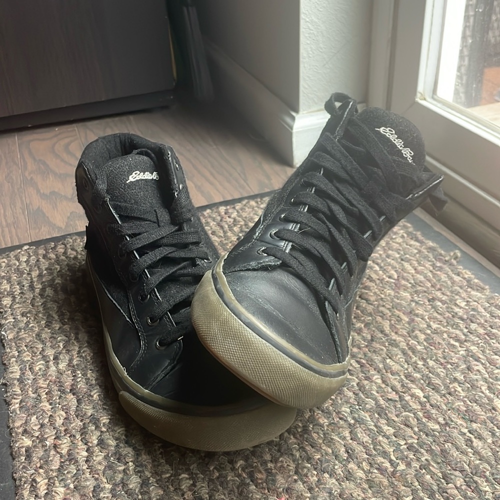 Eddie Bauer black leather and felt winter boots. Unisex.